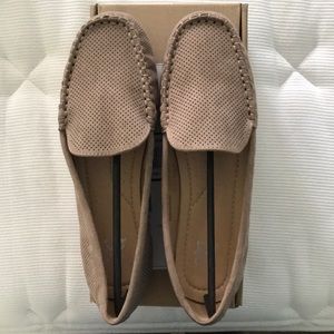 Never worn beige loafer!